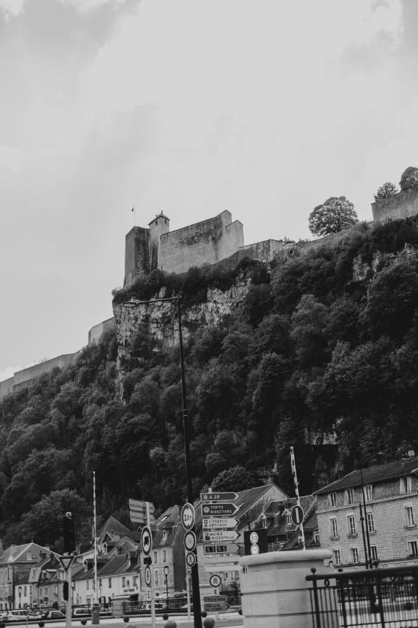 Franc-Bisontin - Unique ! 4 Logements Disponibles Besançon Eksteriør bilde